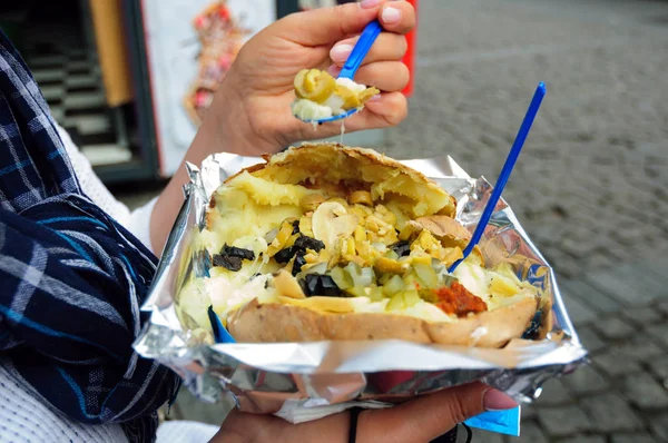 Печена картопля, кумпирська їжа в Стамбулі.. — стокове фото