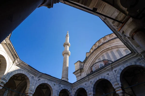 La mosquée Nuruosmaniye a été construite dans le style baroque en 1755, Istanbul . — Photo