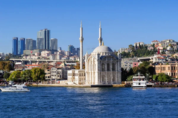 Ortakoy清真寺, majidiye Grand清真寺，1856年建在新巴洛克风格，伊斯坦布尔. — 图库照片