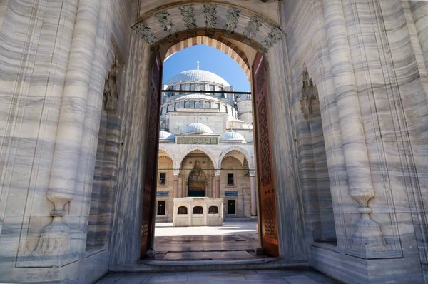 1557 yılında mimar Sinan tarafından inşa edilen Süleyman Camii, İstanbul.