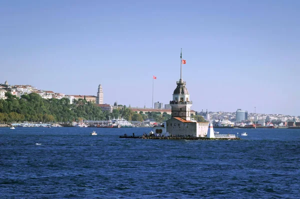 View of the Maiden tower from the Bosphorus, Istanbul. — 图库照片