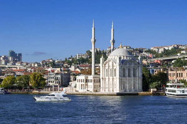 奥斯曼巴洛克风格的Ortakoy清真寺建于19世纪 土耳其伊斯坦布尔 — 图库照片
