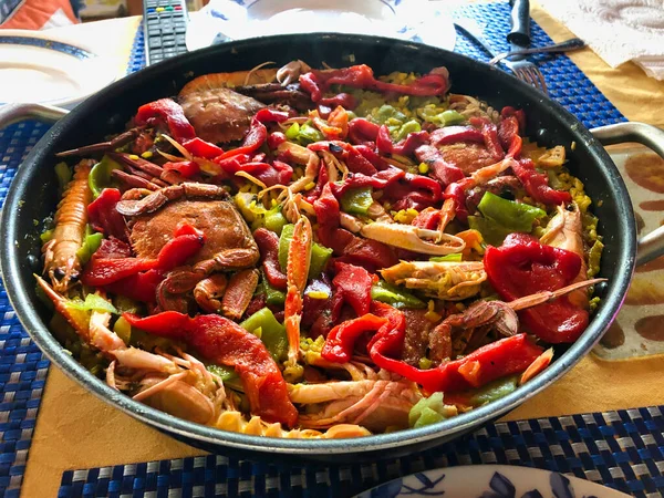 Trevlig Spansk Mat Som Heter Paella Med Ris Skaldjur Grönsaker — Stockfoto