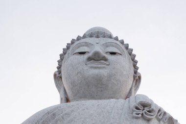 Phuket adasındaki büyük Buda anıtı. Tayland 'ın ünlü simgesi..