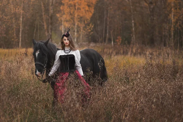 Mooie Jonge Vrouw Met Een Paard Buiten Brunette Jong Meisje — Stockfoto