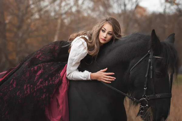 Bella Giovane Donna Con Cavallo All Aperto Bruna Giovane Ragazza — Foto Stock