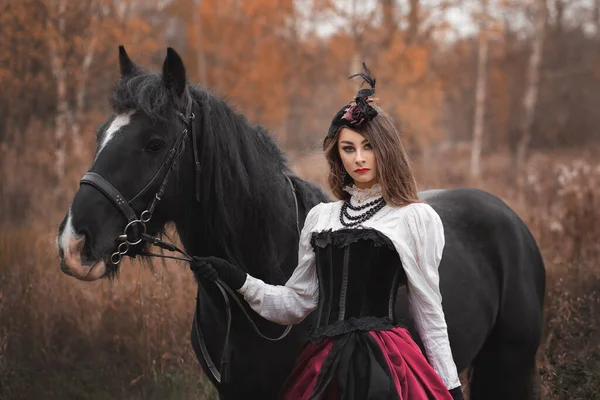 Vacker Ung Kvinna Med Häst Utomhus Brunett Ung Flicka — Stockfoto