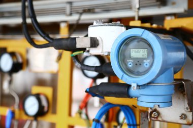 Verici petrol ve doğal gaz sürecinde basınç, sinyal işlemci mantık denetleyicilerine üretim işleminden sistemi, elektronik dönüştürücü ve gönderilen veri denetleyicisi ve okuma basınç için göndermek.