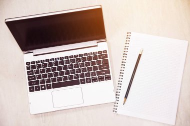 Bellek iş ya da etkinlik için defter ve kitap dikkat edin. Ev ofis yaşam tarzı ve yavaş ücretsiz günlük hayatta. Dizüstü bellek iş için çalışmak ya da planlama. Tüccar belge çalışma ve iş planı.