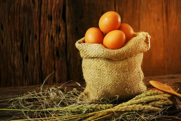 Färska Ägg Trä Bakgrund Från Gård Och Förbereda För Kock — Stockfoto