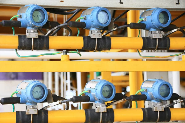 Pressure transmitter in oil and gas process, Send signal to controller and reading pressure in the system, Electronic transducer and sent data from production process to Processor Logic Controller. — Stock Photo, Image