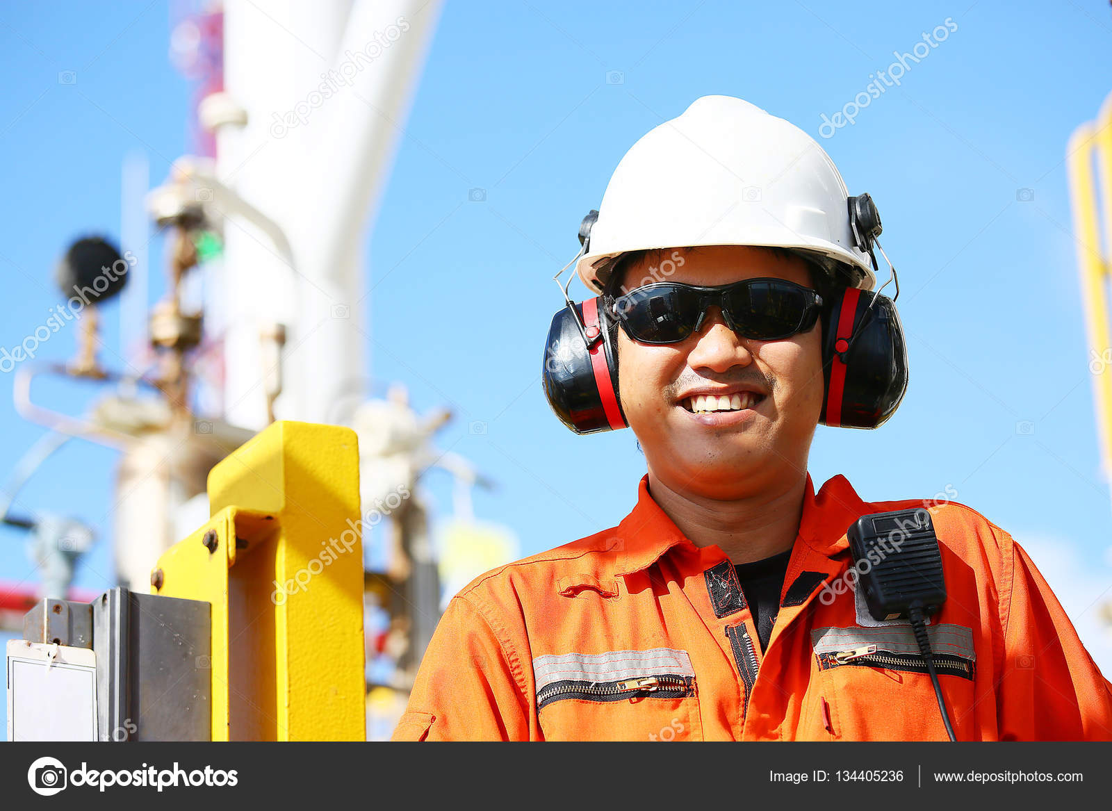 Operator Recording Operation Oil Gas Process Oil Rig Plant Offshore