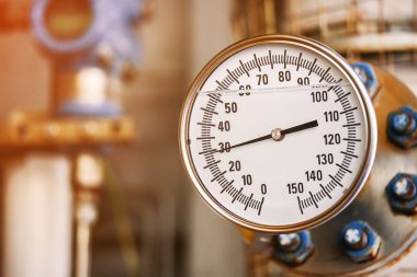 Basınç göstergesi monitör durumu, ölçer için ölçü sanayi iş, sanayi arka plan ve ölçer, yakından petrol ve gaz üretim sürecindeki göstergesi için ölçü birimi basınç sürecinde.