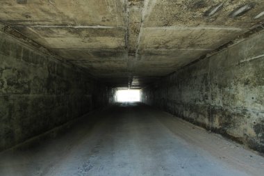 Tünel arka plan ve iş kavramı. eski tuğla ile tünel. Tünel ve kavram iş sonu başarıyla. gizem tünel veya gizemli yolu. Tünel zarar görmüş ve onarım için bekledi.