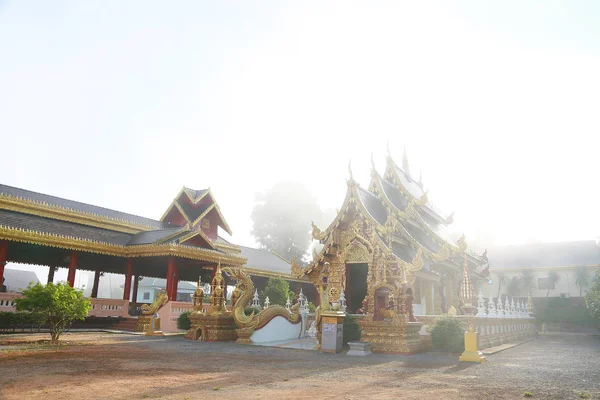 Temploma Thaiföld melyik azonosítását, és ország, temple arany pagoda templomban, amely buddhizmus Szeretnék imádkozni a buddhista templom, gyönyörű templom vagy építészet, Thaiföld. — Stock Fotó
