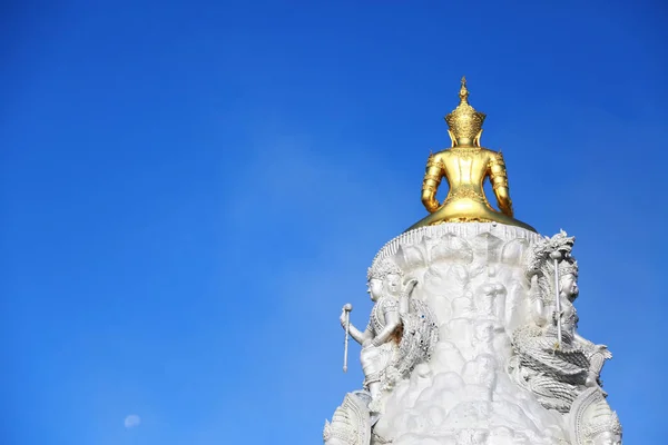 Tapınak Tayland ülke, altın tapınak ve Budizm Tapınağı, güzel tapınak ya da mimarideki Tayland Budist dua etmek ister Tapınağı pagoda hangi kimlik. — Stok fotoğraf