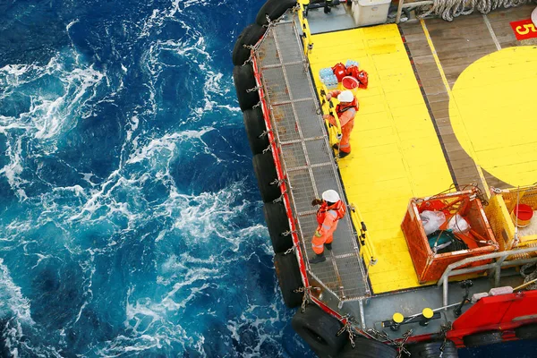 Tekne transferi kargo için petrol ve gaz endüstrisi ve tekne hareketli yük platformu, tekne bekleyen transfer kargo ve yolcu zor iş offshore petrol ve gaz platformu arasında tedarik.