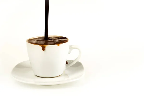 Tasse Schokolade auf weißem Hintergrund — Stockfoto
