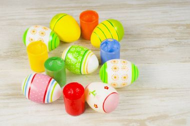 Paskalya kavramı, boya ile renkli Paskalya yumurtaları