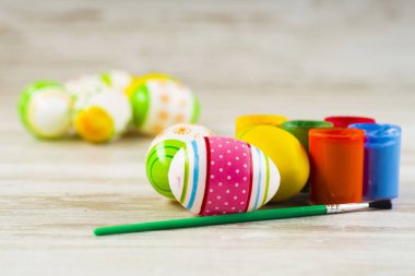 Paskalya kavramı, boya ile renkli Paskalya yumurtaları