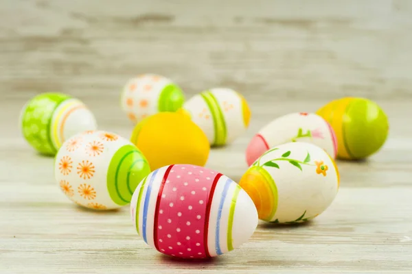 Пасхальная концепция, красочные пасхальные яйца — стоковое фото