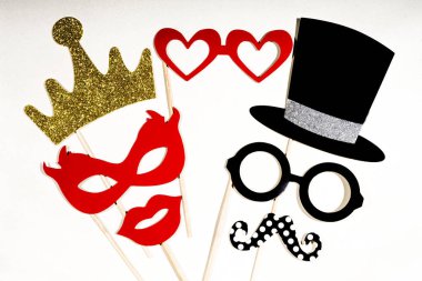 Parti, aşk ve düğün konsepti. Yapay aksesuar kadın ve erkek..