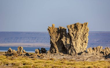 Rüzgar ve çevre göl Abbe, aka Lac Abbe kötü Etiyopya-Cibuti sınırda oyma kaya skulpture