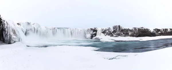 Lodem wodospad Godafoss na Islandii — Zdjęcie stockowe