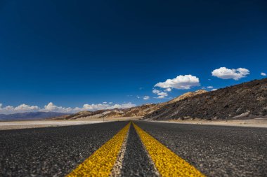yol boyunca Ölüm Vadisi Milli Parkı