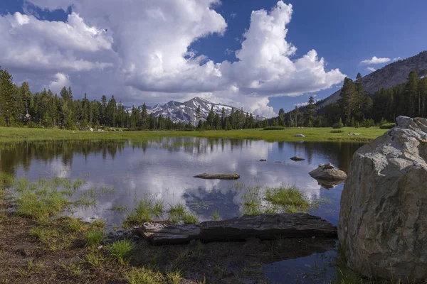 Yosemite National Park Gate lake