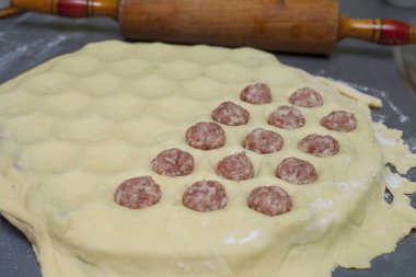 Köfte. Hamur ve doldurma hazırlanması