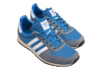 Kiev, Ukrayna - 12 Nisan 2017: Adidas spor ayakkabı. Adidas, bir Alman şirketi. Beyaz arka plan üzerinde izole. 