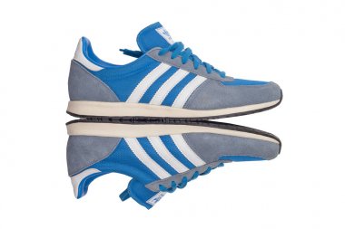 Kiev, Ukrayna - 12 Nisan 2017: Adidas spor ayakkabı. Adidas, bir Alman şirketi. Beyaz arka plan üzerinde izole. 