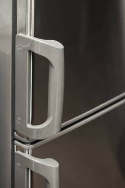 resmi Siyah Beyaz Modern buzdolabının kapısını metin için boş alan ile saplı