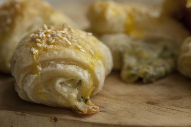 Pasta puf böreği peynirli doldurma dan. Seçici odak