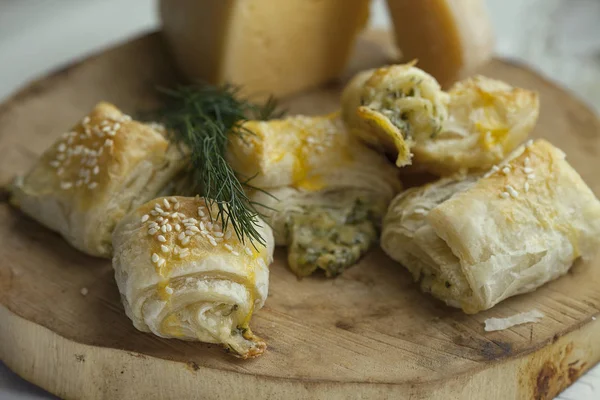 Pastry from puff pastry with cheese filling. Selective focus — Stock Photo, Image