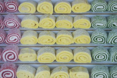 Türk lokumu üstünde belgili tanımlık sayaç ürün yelpazesine. Eski Osmanlı İmparatorluğu ve Orta Doğu geleneksel mutfakları. Fotoğraf seçici odak ile