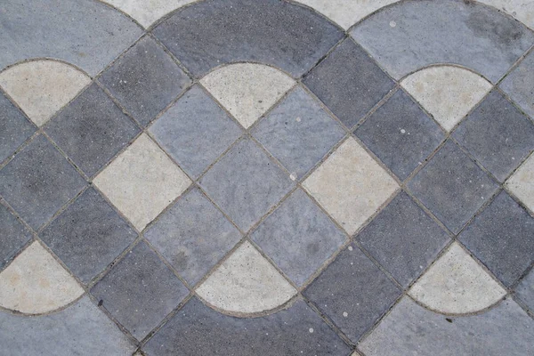 町の広場で、トルコのマルマリスのれんが造りの床をタイルします。 — ストック写真