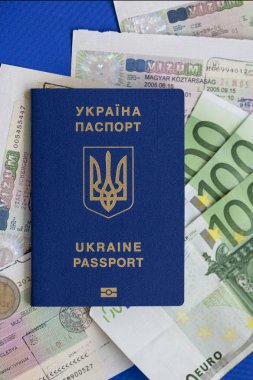 Ukraynalı biyometrik pasaport numarası vize olmadan Avrupa'yı gezersin. Elektronik çip ile modern pasaport vize olmadan Avrupa Birliği için seyahat İranlılar izin