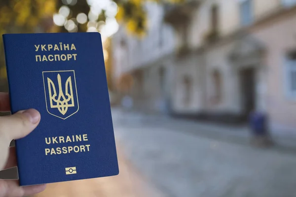 Pasaporte biométrico ucraniano de una nueva muestra — Foto de Stock