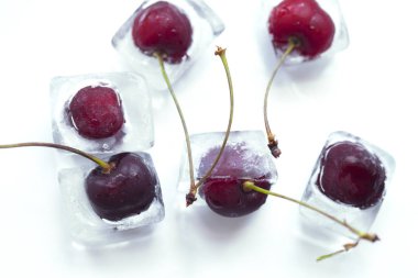 Ice cube dondurulmuş vişne