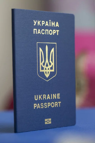 Passaporte biométrico ucraniano de uma nova amostra — Fotografia de Stock