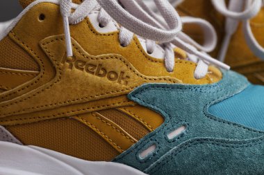 Kiev, Ukrayna - 17 Temmuz 2017: Ayakkabı Reebok logosuna yakın çekim.