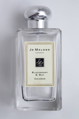 Kiev, Ukrayna - 17 Mayıs 2018: Jo Malon niş bir şişe parfüm