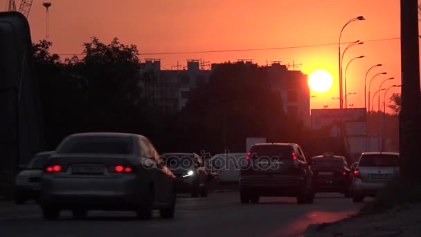 Hermosa puesta de sol sobre la ciudad — Vídeos de Stock