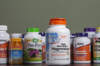 magnezyum, öğe, sebze, geleneksel, doğal, arıtma, vücut, özü, özü, gemiler, sağlıklı damarlar, kalp, kılcal damarlar, katkı, sağlık, gıda, şişe, katkı maddeleri, editoryal görüntü, dozaj, doğal, ilaç, ilaç,