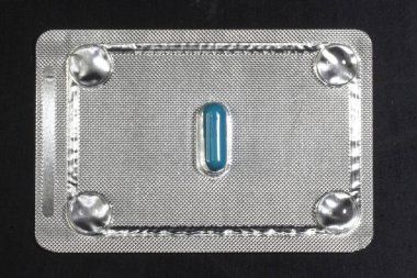 1 hap (tek doz) doğum kontrol hapı veya ertesi sabah hapı, su toplayan hormon paketidir