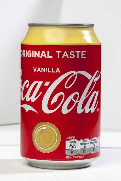 Kiew Ukraine März 2020 Coca Cola Getränkedose Isoliert Über Einem — Stockfoto