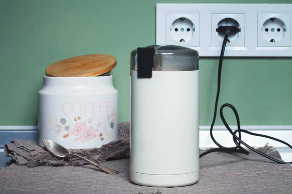 Electric Coffee Grinder Kitchen Table — Stock Photo, Image