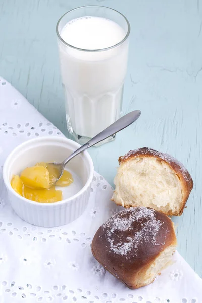 Food Baking Concept Fresh Buns Milk Honey Breakfast Sunny Morning — Stock Photo, Image